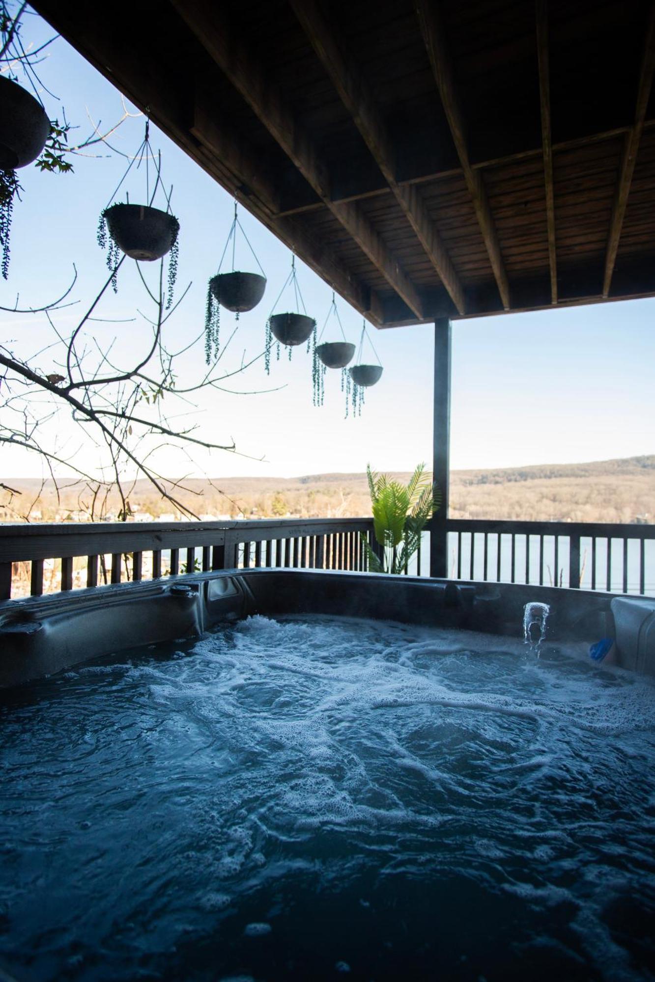 Lakeview House - Hot Tub - Firepit - Stunning Views - Spacious Deck - Cozy Living Room - Bar Greenwood Lake Eksteriør billede