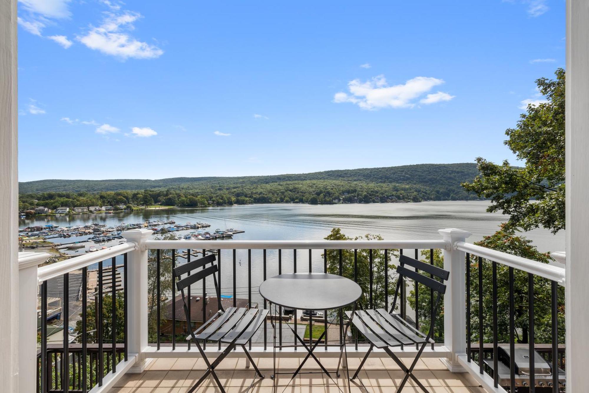 Lakeview House - Hot Tub - Firepit - Stunning Views - Spacious Deck - Cozy Living Room - Bar Greenwood Lake Eksteriør billede